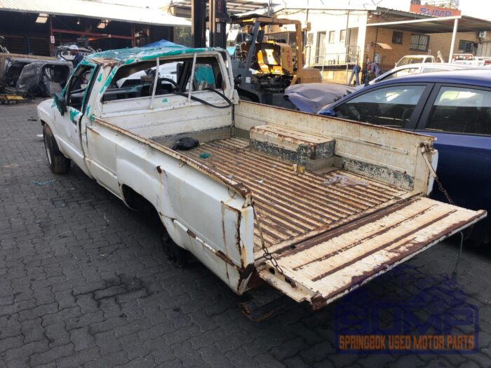 TOYOTA , HILUX 2200 LWB 5 SPD P / U S / C , WHITE , 1997 ( 29953 ) - Image 6