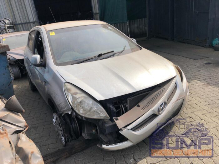 HYUNDAI , I 20 1 . 4 , SILVER , 2010 ( 29990 ) - Image 2