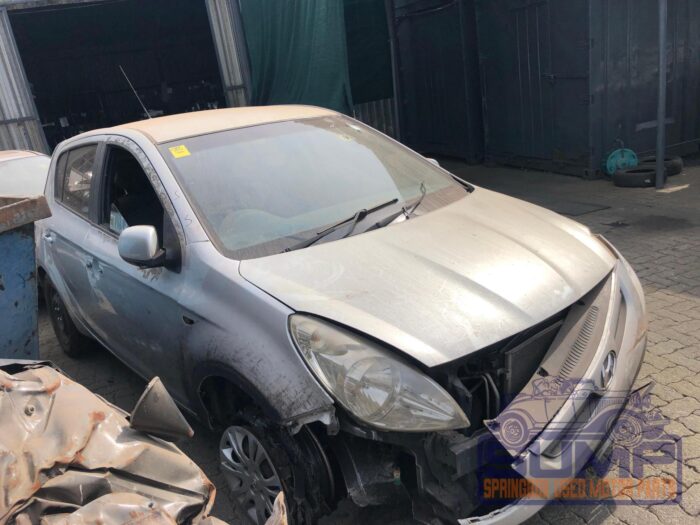 HYUNDAI , I 20 1 . 4 , SILVER , 2010 ( 29990 ) - Image 3