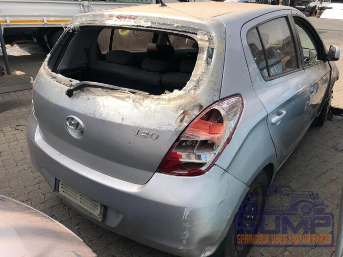 HYUNDAI , I 20 1 . 4 , SILVER , 2010 ( 29990 ) - Image 4