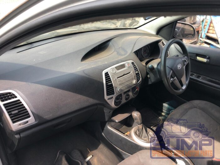 HYUNDAI , I 20 1 . 4 , SILVER , 2010 ( 29990 ) - Image 10