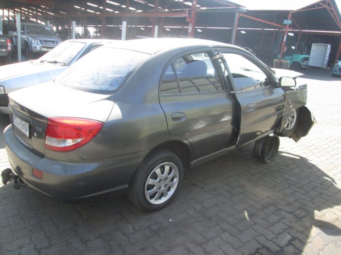 KIA , RIO 1 . 3 4 dr , GREY , 2004 ( 29223 ) - Image 2