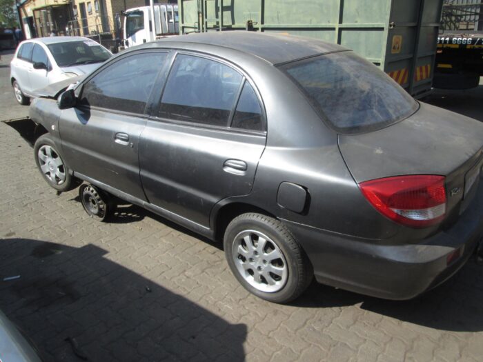 KIA , RIO 1 . 3 4 dr , GREY , 2004 ( 29223 ) - Image 4