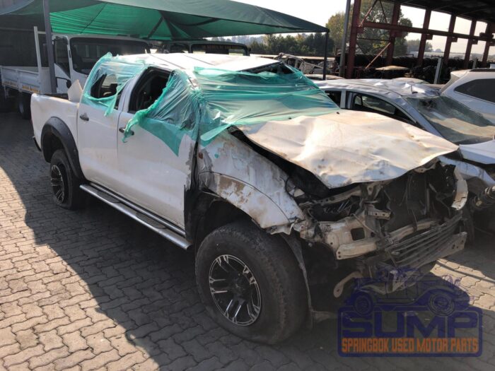 TOYOTA , HILUX 2 . 5 D - 4 D SRX 4 X 4 D / C , WHITE , 2013 ( 30026 ) - Image 2