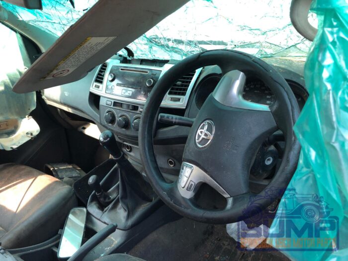 TOYOTA , HILUX 2 . 5 D - 4 D SRX 4 X 4 D / C , WHITE , 2013 ( 30026 ) - Image 9