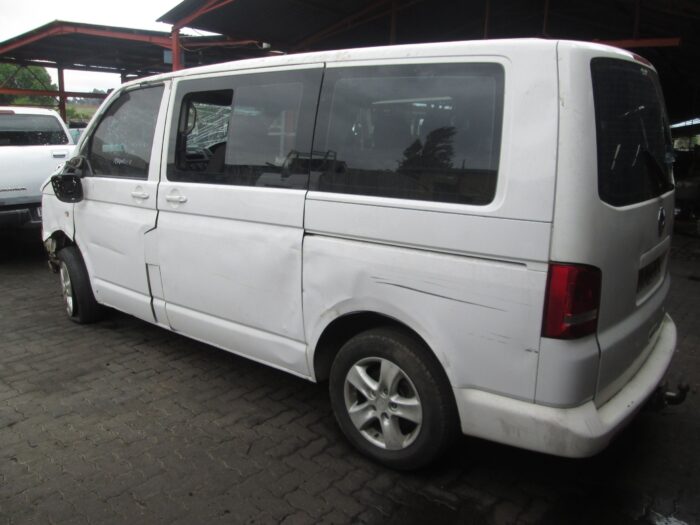 VOLKSWAGEN , T 5 KOMBI 2 . 0 T Di , WHITE , 2010 ( 29231 ) - Image 4