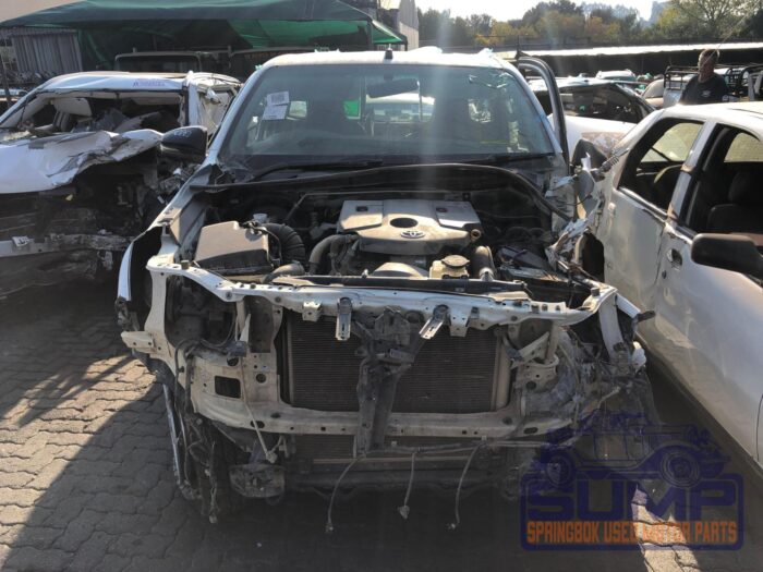 TOYOTA , HILUX 2 . 4 GD - 6 RB SRX S / C , WHITE , 2019 ( 30023 )