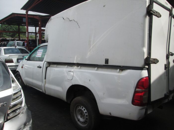 TOYOTA , HILUX 2 . 5 D - 4 D P / U S / C , WHITE , 2012 ( 29235 ) - Image 4