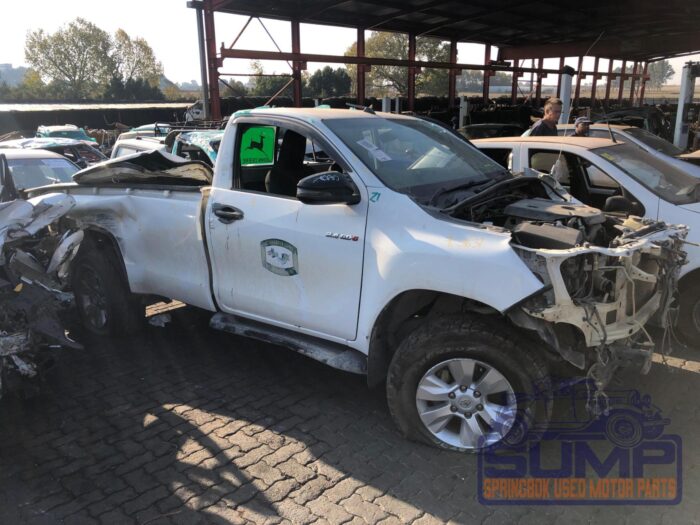 TOYOTA , HILUX 2 . 4 GD - 6 RB SRX S / C , WHITE , 2019 ( 30023 ) - Image 3