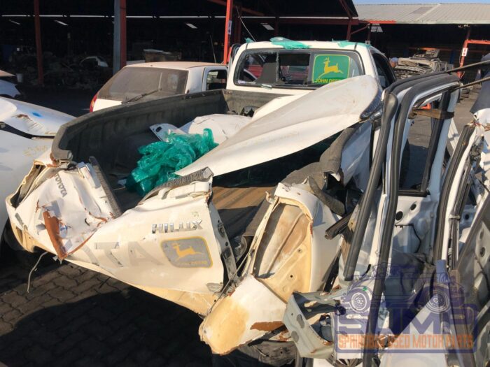 TOYOTA , HILUX 2 . 4 GD - 6 RB SRX S / C , WHITE , 2019 ( 30023 ) - Image 4