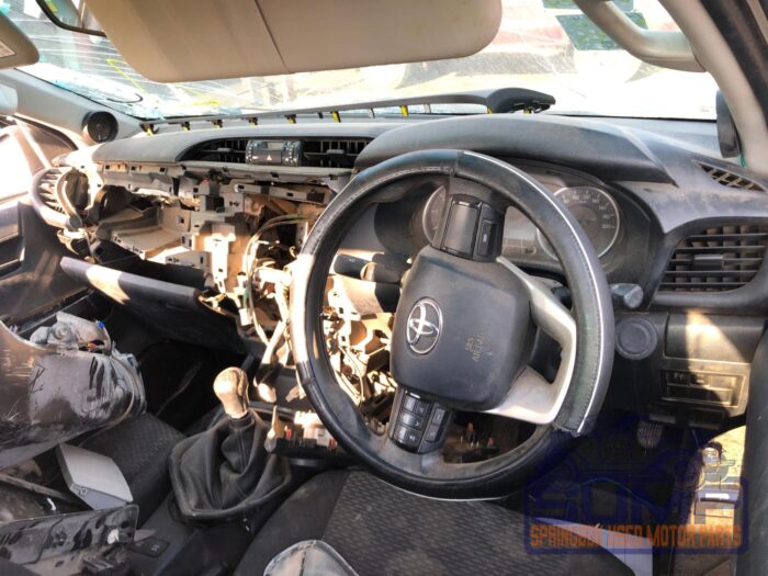 TOYOTA , HILUX 2 . 4 GD - 6 RB SRX S / C , WHITE , 2019 ( 30023 ) - Image 9