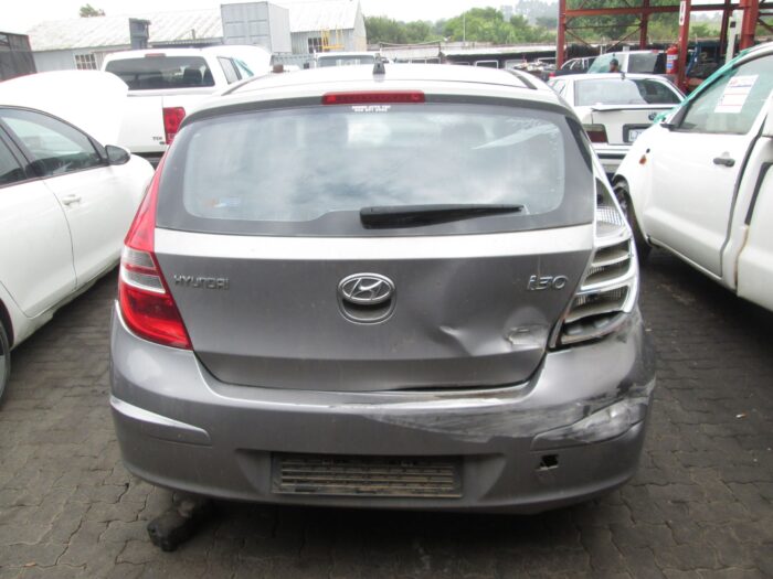 HYUNDAI , i 30 1 . 6 GLS / PREMIUM , SILVER , 2011 ( 29234 ) - Image 3