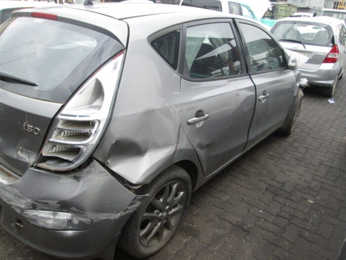HYUNDAI , i 30 1 . 6 GLS / PREMIUM , SILVER , 2011 ( 29234 ) - Image 2