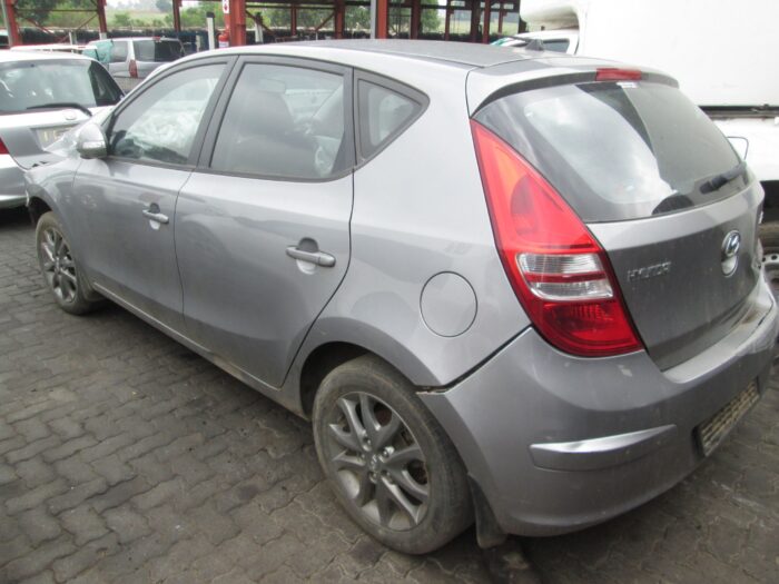 HYUNDAI , i 30 1 . 6 GLS / PREMIUM , SILVER , 2011 ( 29234 ) - Image 4