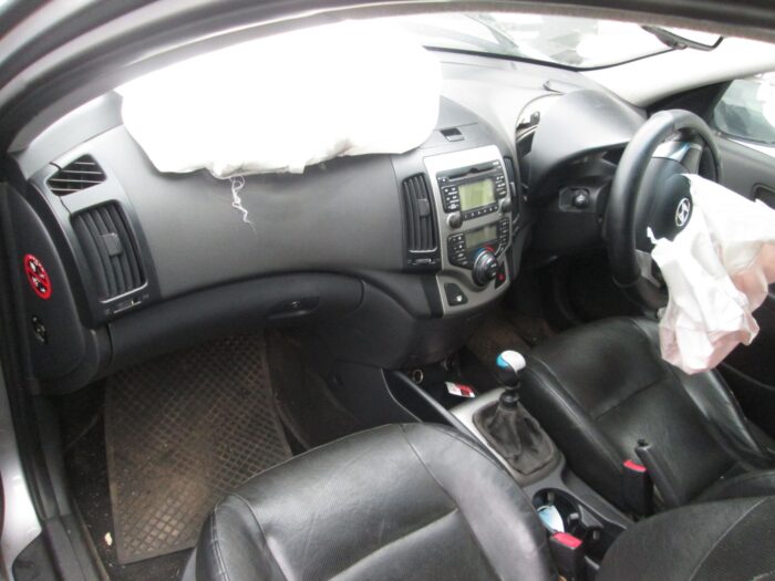 HYUNDAI , i 30 1 . 6 GLS / PREMIUM , SILVER , 2011 ( 29234 ) - Image 6