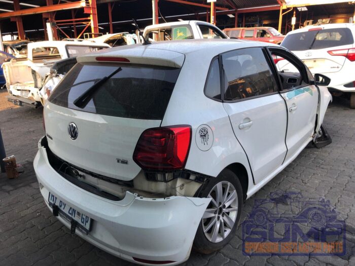 VOLKSWAGEN , POLO GP 1 . 2 TSI COMFORTLINE ( 66 KW ) , WHITE , 2015 ( 29971 ) - Image 4