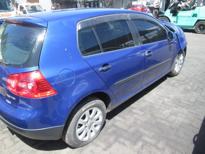 VOLKSWAGEN , GOLF V 2 . 0 FSI A / T , BLUE , 2004 ( 29254 ) - Image 2