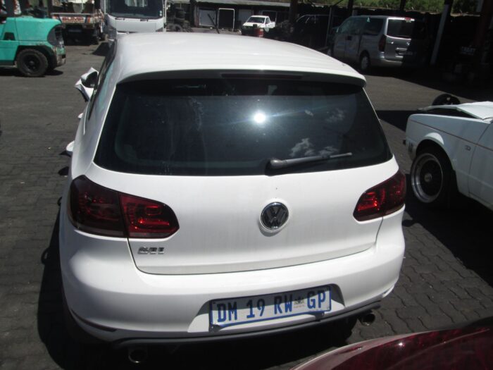 VOLKSWAGEN , GOLF VI GTI 2 . 0 TSI DSG , WHITE , 2012 ( 29255 ) - Image 3