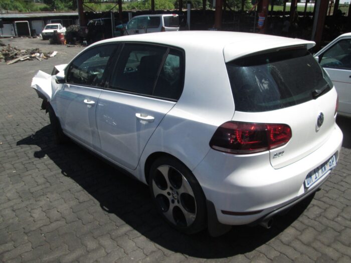 VOLKSWAGEN , GOLF VI GTI 2 . 0 TSI DSG , WHITE , 2012 ( 29255 ) - Image 4