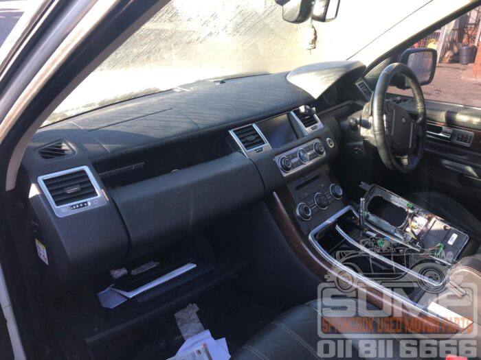 LAND ROVER , RANGE ROVER SPORT 5 . 0 V 8 , WHITE , 2010 ( 30522 ) - Image 9