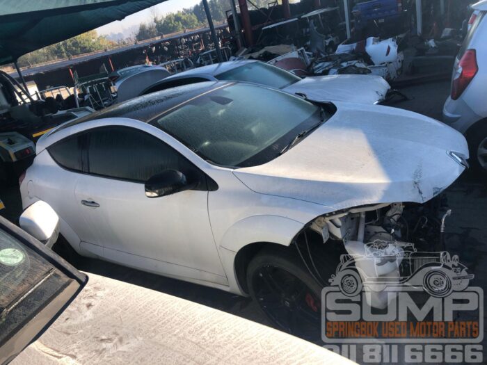 RENAULT , MEGANE III 1 . 6 DYNAMIQUE COUPE , WHITE , 2011 ( 30519 ) - Image 3