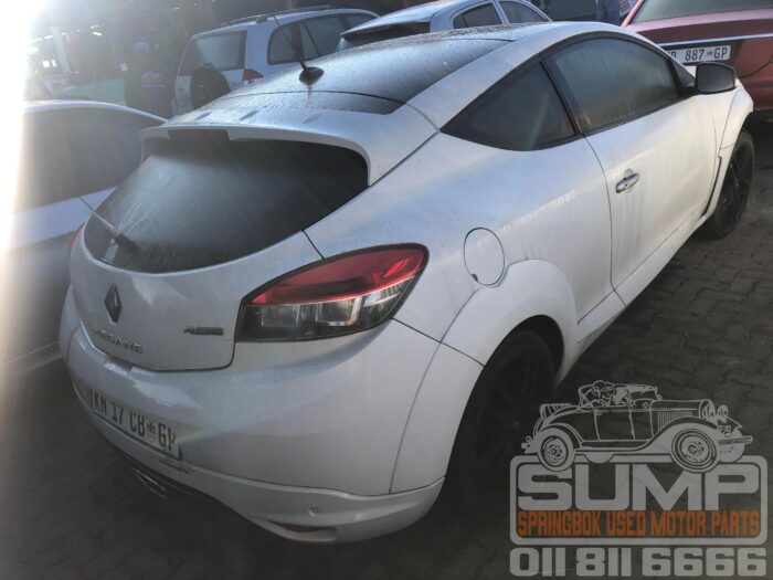 RENAULT , MEGANE III 1 . 6 DYNAMIQUE COUPE , WHITE , 2011 ( 30519 ) - Image 4