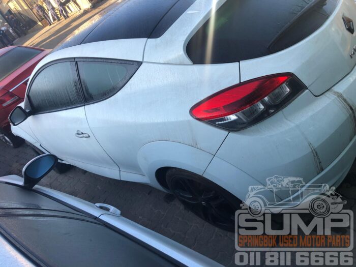 RENAULT , MEGANE III 1 . 6 DYNAMIQUE COUPE , WHITE , 2011 ( 30519 ) - Image 7