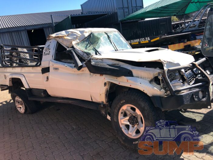 TOYOTA , LAND CRUISER 70 4 . 5 D P / U S / C , WHITE , 2015 ( 29496 ) - Image 3