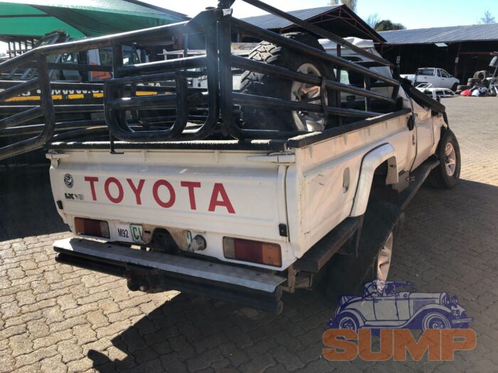 TOYOTA , LAND CRUISER 70 4 . 5 D P / U S / C , WHITE , 2015 ( 29496 ) - Image 4
