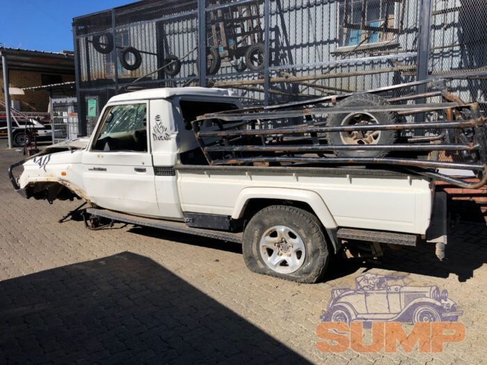 TOYOTA , LAND CRUISER 70 4 . 5 D P / U S / C , WHITE , 2015 ( 29496 ) - Image 7