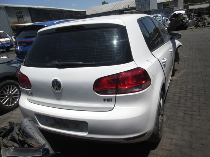 VOLKSWAGEN , GOLF VI 1 . 4 T Si COMFORTLINE , WHITE , 2012 ( 29270 ) - Image 3
