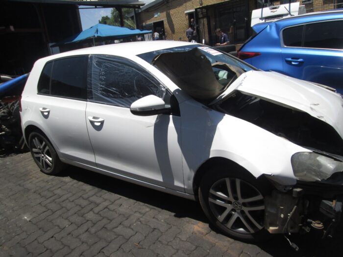 VOLKSWAGEN , GOLF VI 1 . 4 T Si COMFORTLINE , WHITE , 2012 ( 29270 ) - Image 2