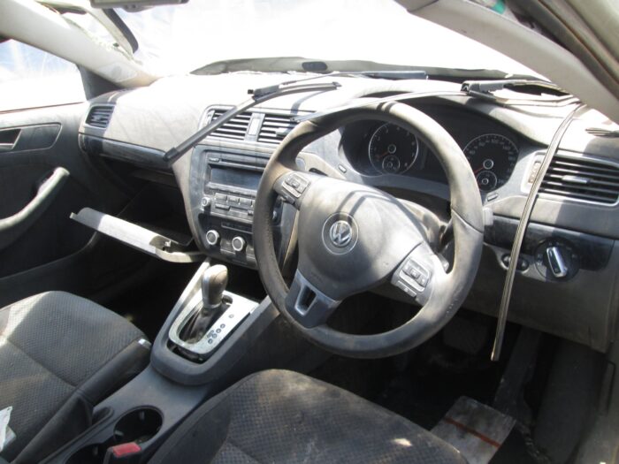 VOLKSWAGEN , JETTA VI 1 . 4 TSI COMFORTLINE DSG , SILVER , 2014 ( 29264 ) - Image 5