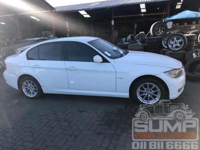 BMW , 320 i ( E 90 ) , WHITE , 2011 ( 30515 ) - Image 3
