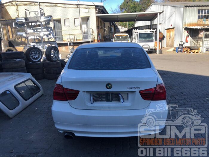 BMW , 320 i ( E 90 ) , WHITE , 2011 ( 30515 ) - Image 5