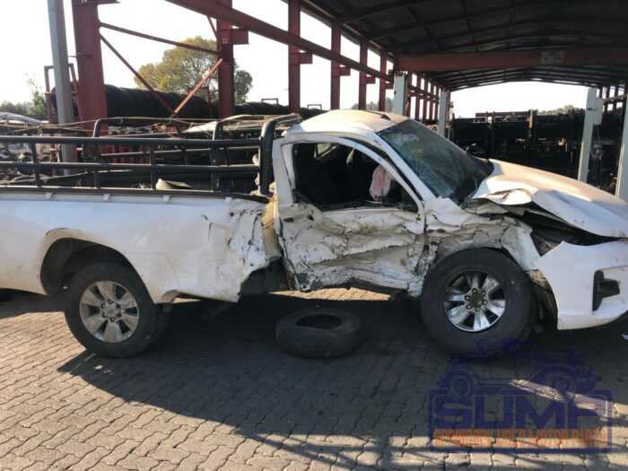 TOYOTA , HILUX 2 . 4 GD - 6 RB SRX S / C , WHITE , 2018 ( 30025 ) - Image 3