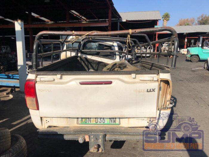 TOYOTA , HILUX 2 . 4 GD - 6 RB SRX S / C , WHITE , 2018 ( 30025 ) - Image 5