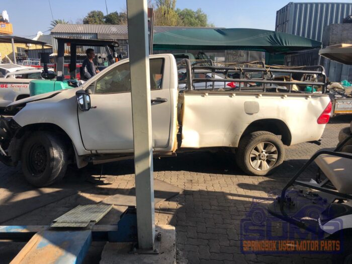 TOYOTA , HILUX 2 . 4 GD - 6 RB SRX S / C , WHITE , 2018 ( 30025 ) - Image 6