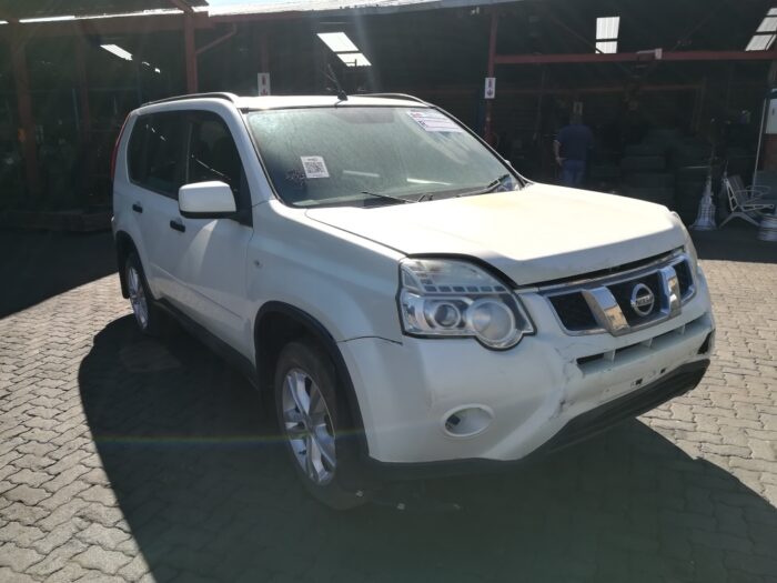 NISSAN , X - TRAIL 2 . 0 XE 4 X 2 ( R 79 / R 85 ) , WHITE , 2011 ( 29315 ) - Image 2