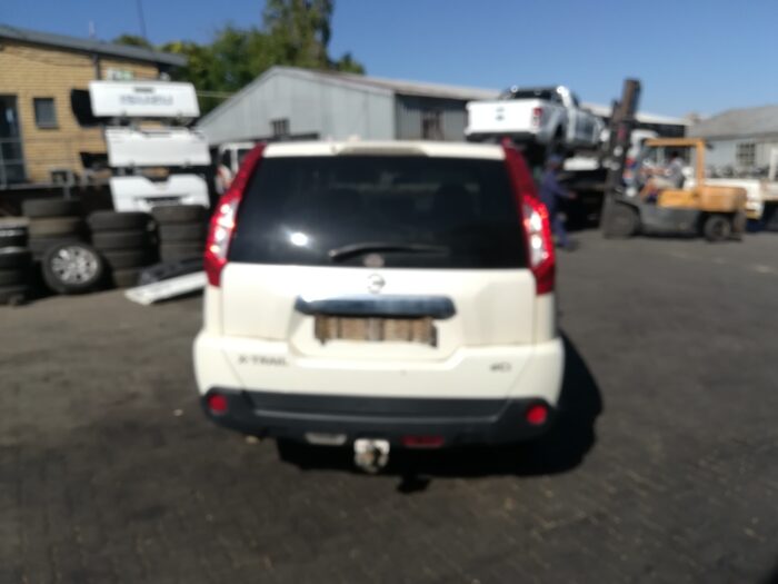 NISSAN , X - TRAIL 2 . 0 XE 4 X 2 ( R 79 / R 85 ) , WHITE , 2011 ( 29315 ) - Image 5