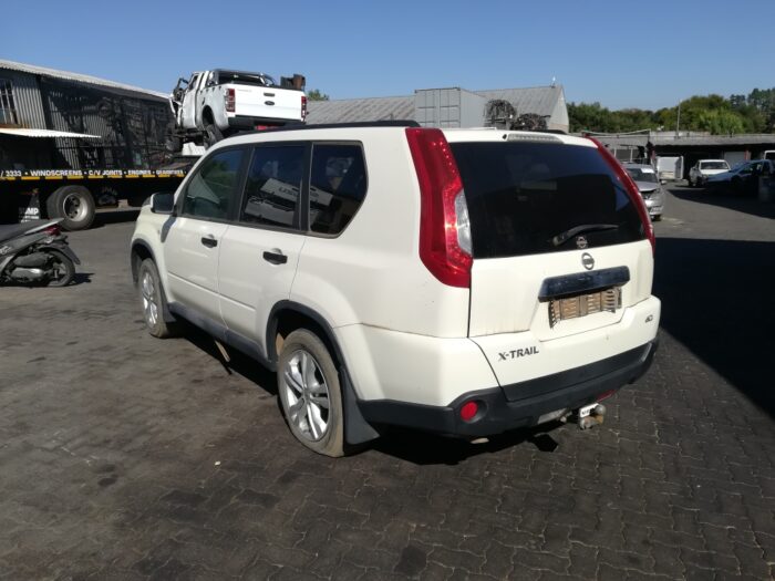 NISSAN , X - TRAIL 2 . 0 XE 4 X 2 ( R 79 / R 85 ) , WHITE , 2011 ( 29315 ) - Image 6
