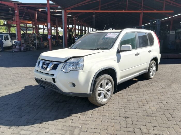 NISSAN , X - TRAIL 2 . 0 XE 4 X 2 ( R 79 / R 85 ) , WHITE , 2011 ( 29315 ) - Image 8