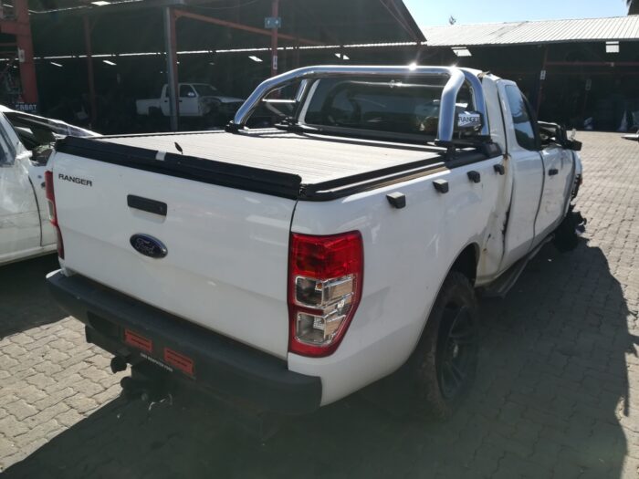 FORD , RANGER 2 . 2 TDCI XLT 4 X 4 A / T P / U SUP / C , WHITE , 2017 ( 29317 ) - Image 4