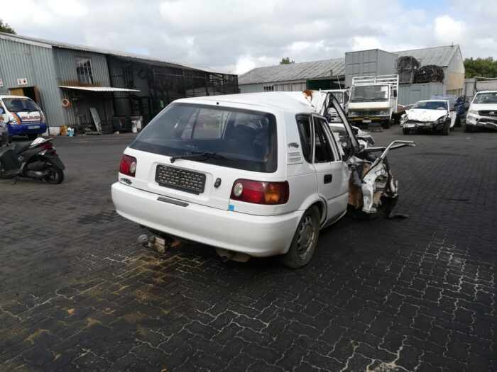 TOYOTA , TAZZ 160 i , WHITE , 2002 ( 29313 ) - Image 4
