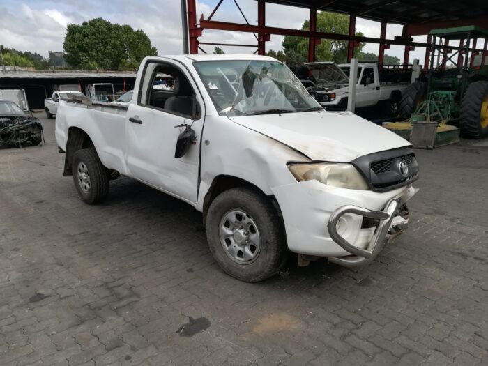 TOYOTA , HILUX 2 . 5 D - 4 D SRX P / U S / C , WHITE , 2009 ( 29316 ) - Image 2