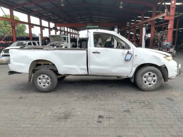 TOYOTA , HILUX 2 . 5 D - 4 D SRX P / U S / C , WHITE , 2009 ( 29316 ) - Image 3
