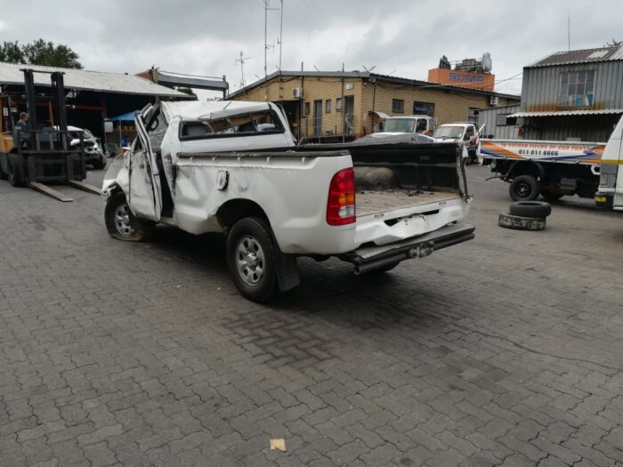 TOYOTA , HILUX 2 . 5 D - 4 D SRX P / U S / C , WHITE , 2009 ( 29316 ) - Image 6