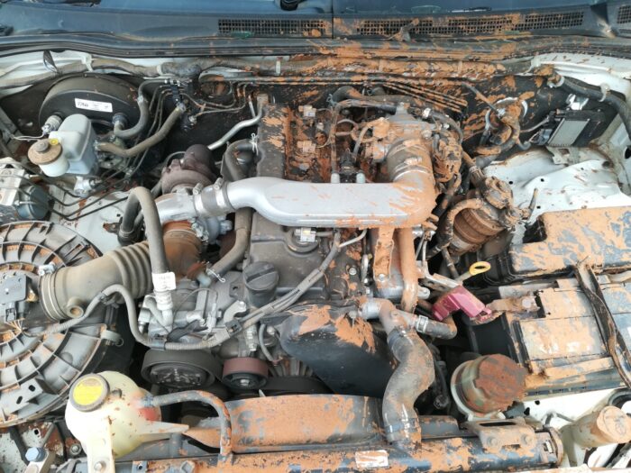 TOYOTA , HILUX 2 . 5 D - 4 D SRX P / U S / C , WHITE , 2009 ( 29316 ) - Image 9