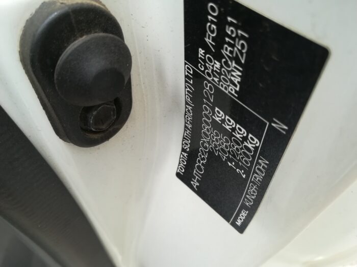 TOYOTA , HILUX 2 . 5 D - 4 D SRX P / U S / C , WHITE , 2009 ( 29316 ) - Image 11