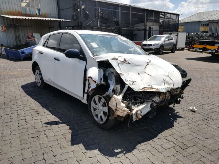MAZDA , MAZDA 3 1 . 6 SPORT ORIGINAL , WHITE , 2010 ( 29323 ) - Image 2